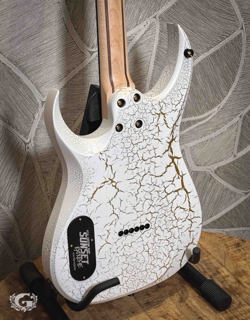 Schecter USA Sunset Extreme White and Gold Satin Crackle