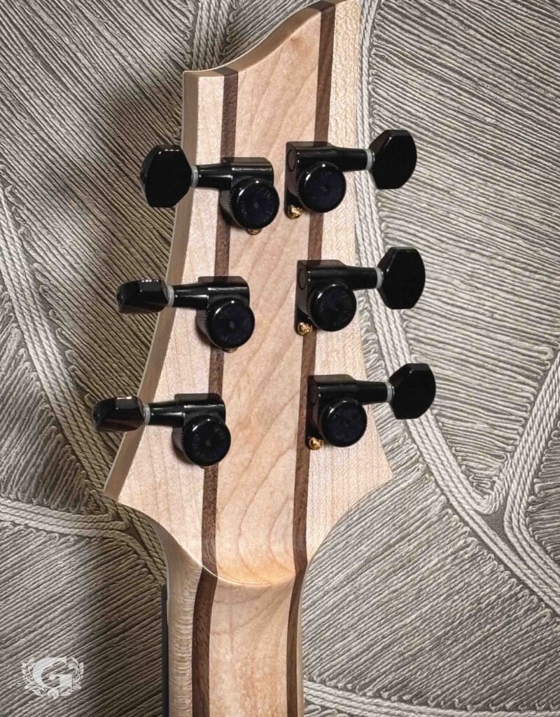 Schecter USA Sunset Extreme White and Gold Satin Crackle