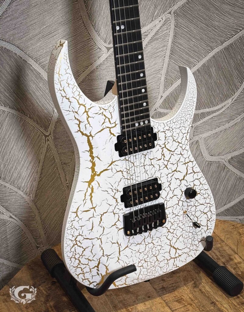 Schecter USA Sunset Extreme White and Gold Satin Crackle