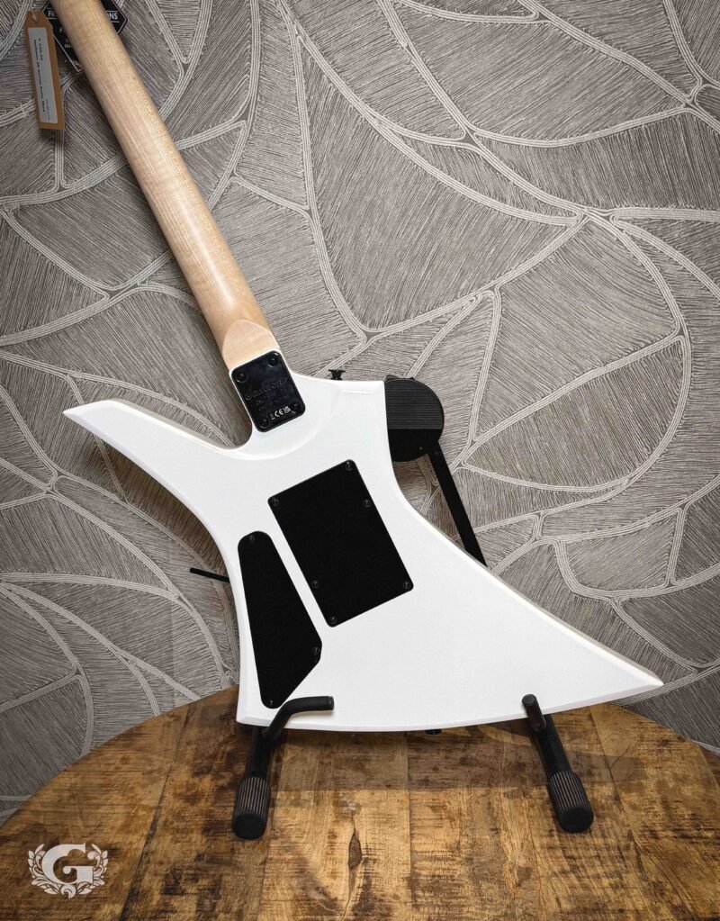 Jackson JS32 Kelly Snow White