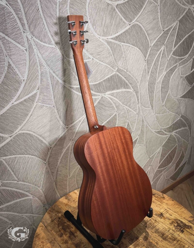 000_Junior-10 Martin 000JR-10