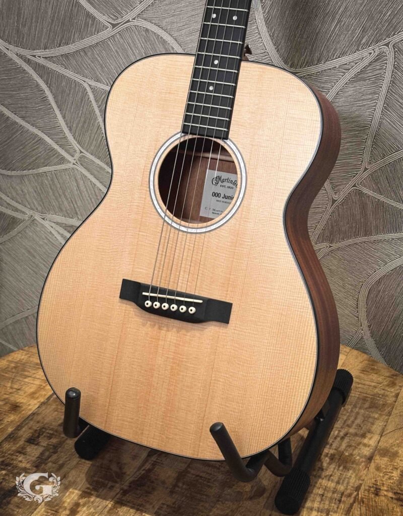 000_Junior-3 Martin 000JR-10