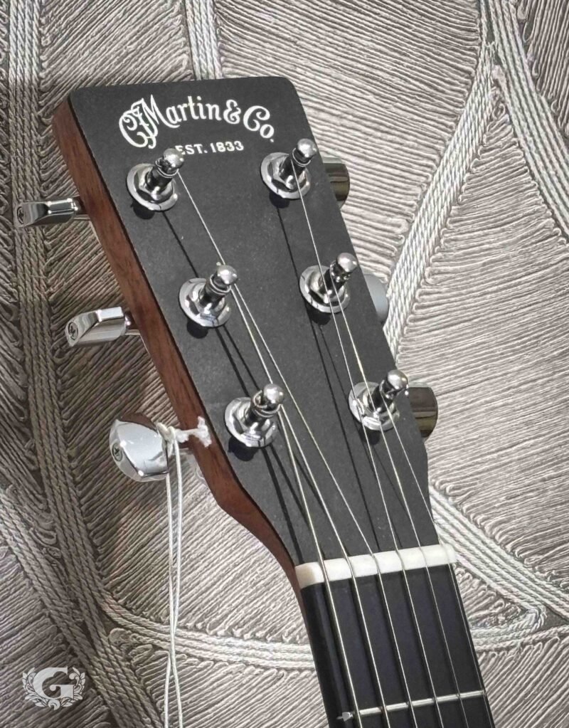 000_Junior-5 Martin 000JR-10