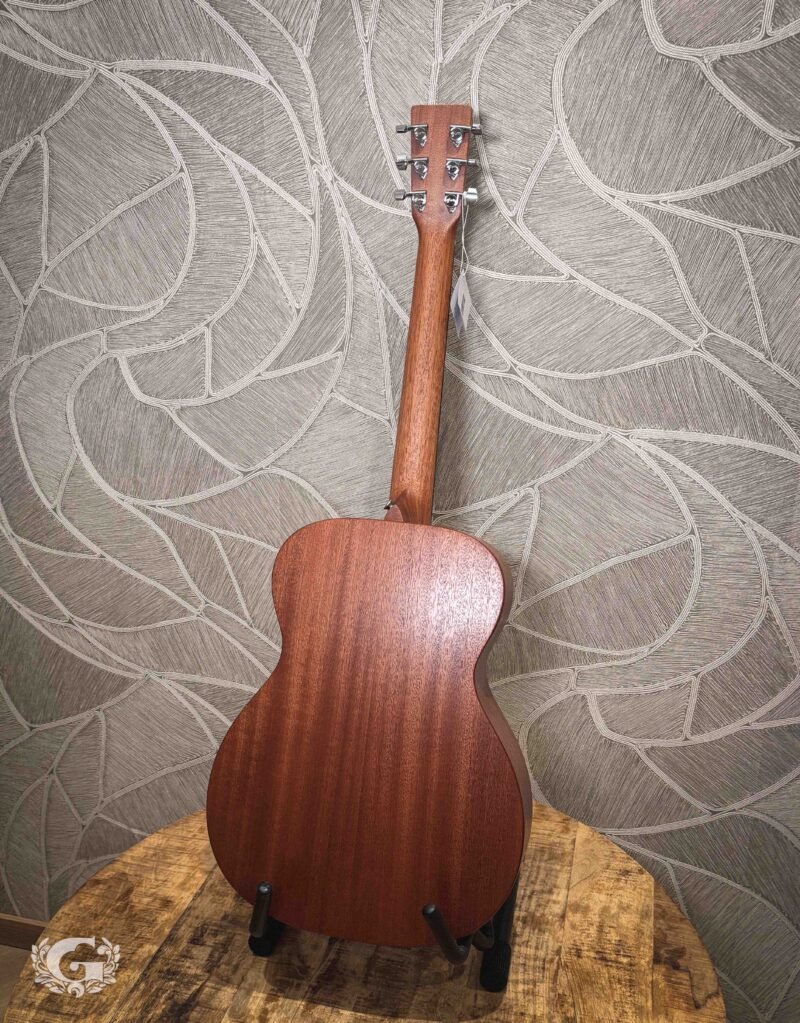 000_Junior-7 Martin 000JR-10