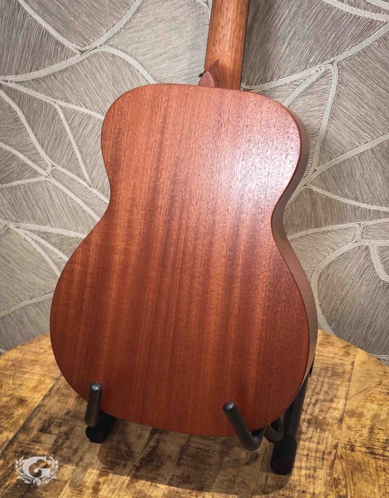 000_Junior-8 Martin 000JR-10