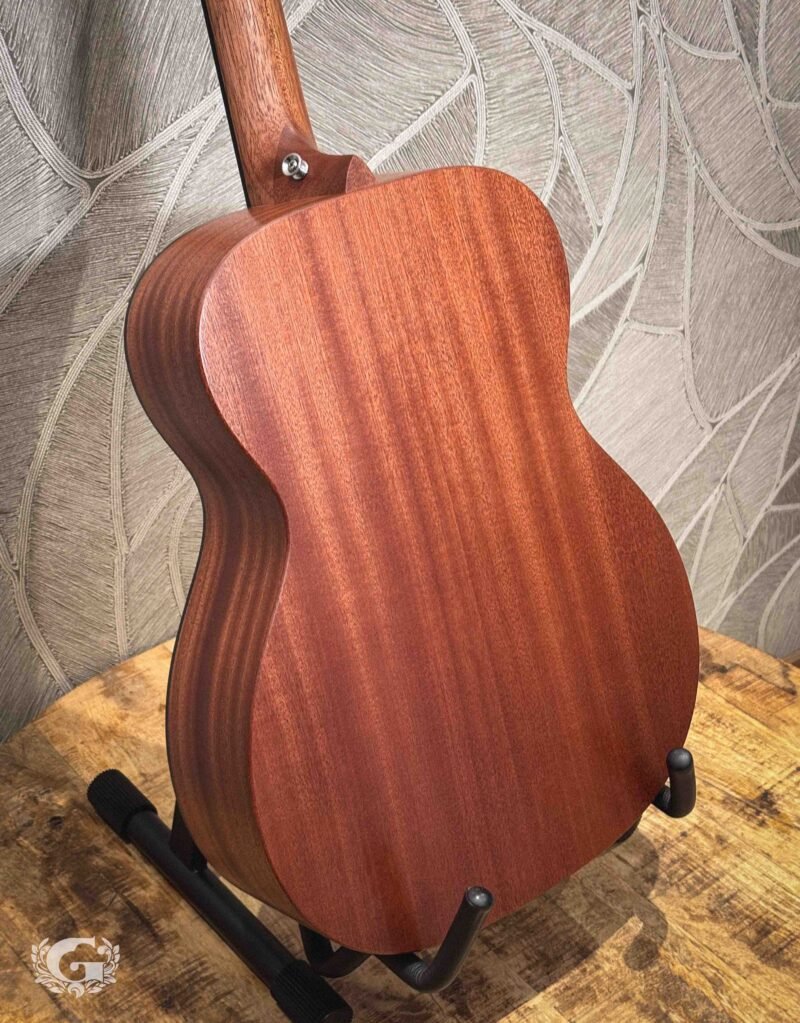 000_Junior-9 Martin 000JR-10