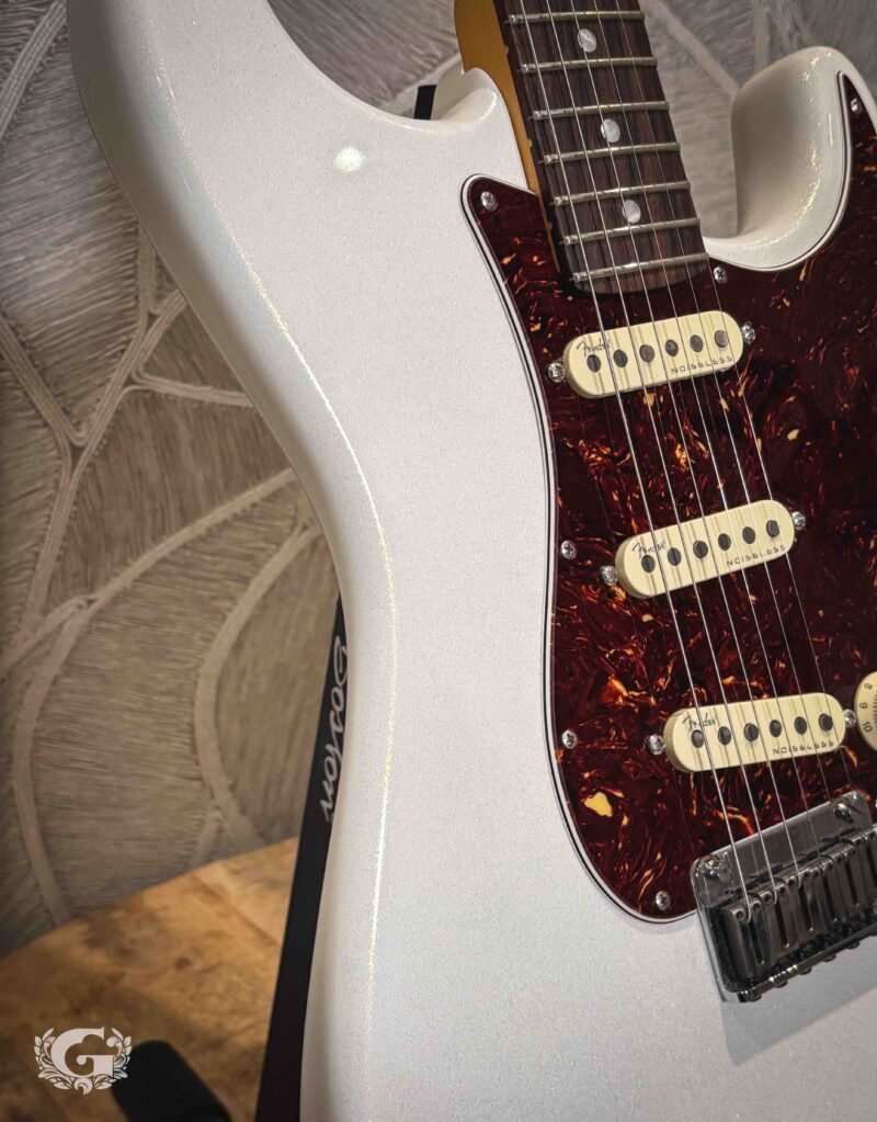 Fender American Ultra Stratocaster Arctic Pearl / OCCASION