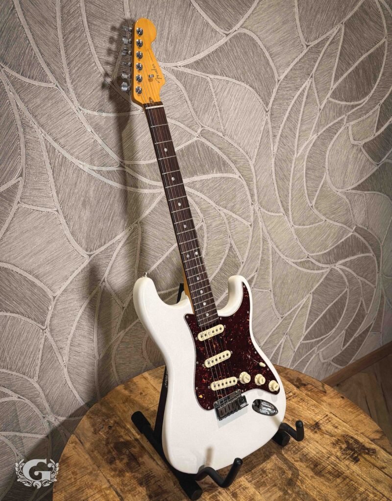 Fender American Ultra Stratocaster Arctic Pearl / OCCASION