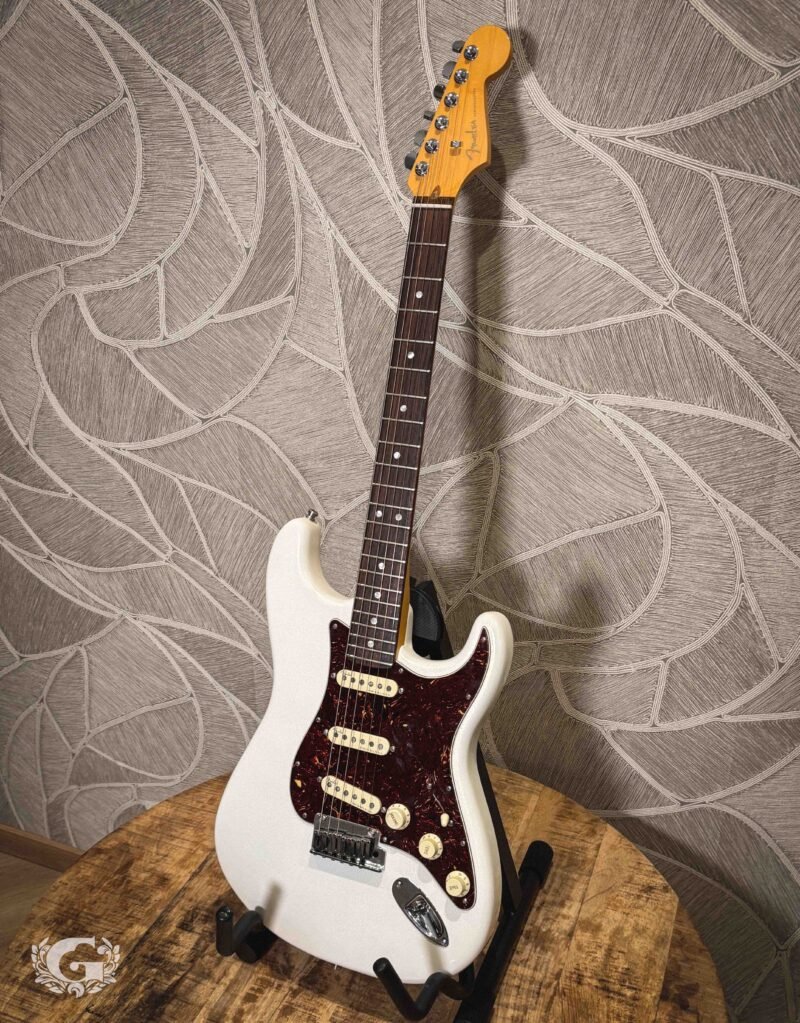 Fender American Ultra Stratocaster Arctic Pearl / OCCASION
