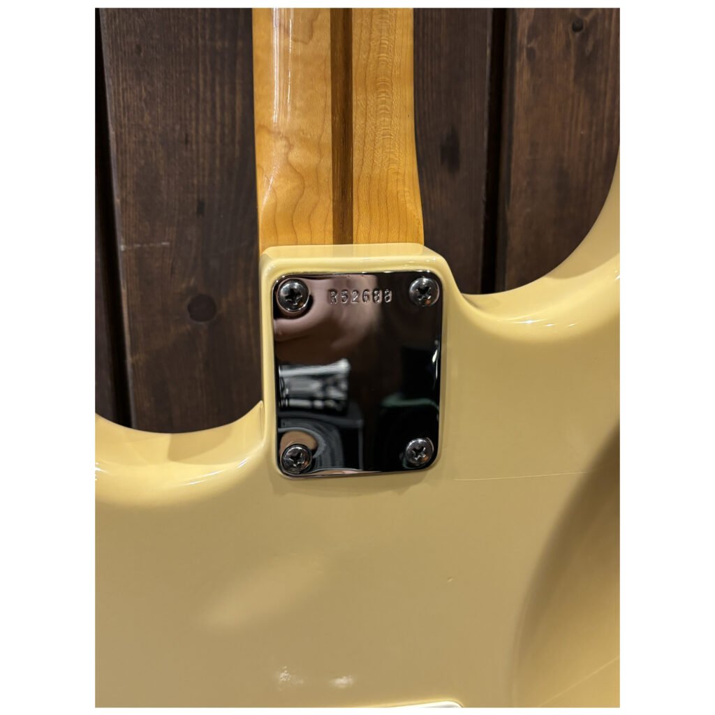 Fender Custom Shop Custom Deluxe Stratocaster Desert Sand